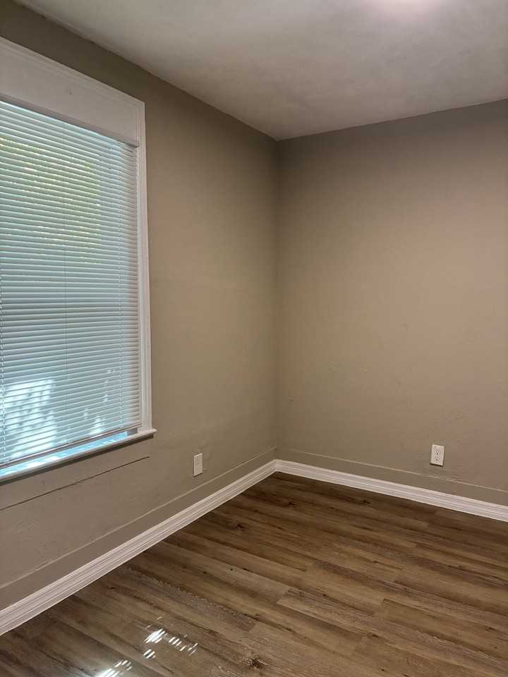 3309 N Pearl St #1 - Photo 3 of 10