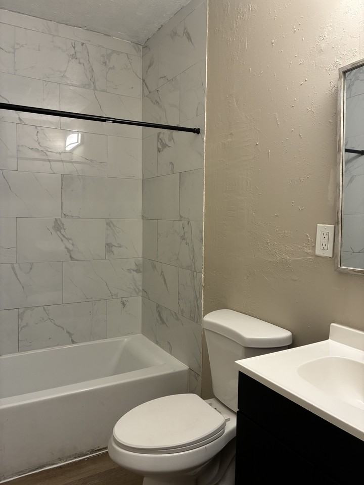 3309 N Pearl St #1 - Photo 7 of 10
