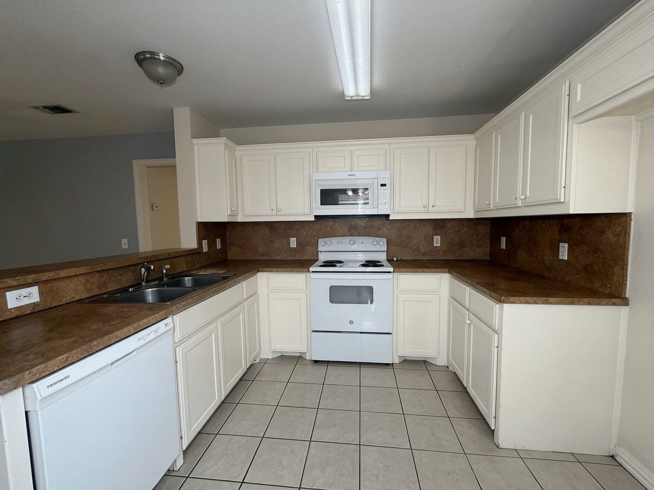 931 S Farmington Rd #1 - Photo 4 of 15