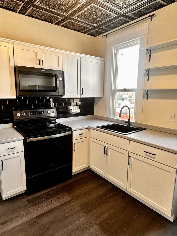 329 E Broadway #2 - Photo 6 of 13