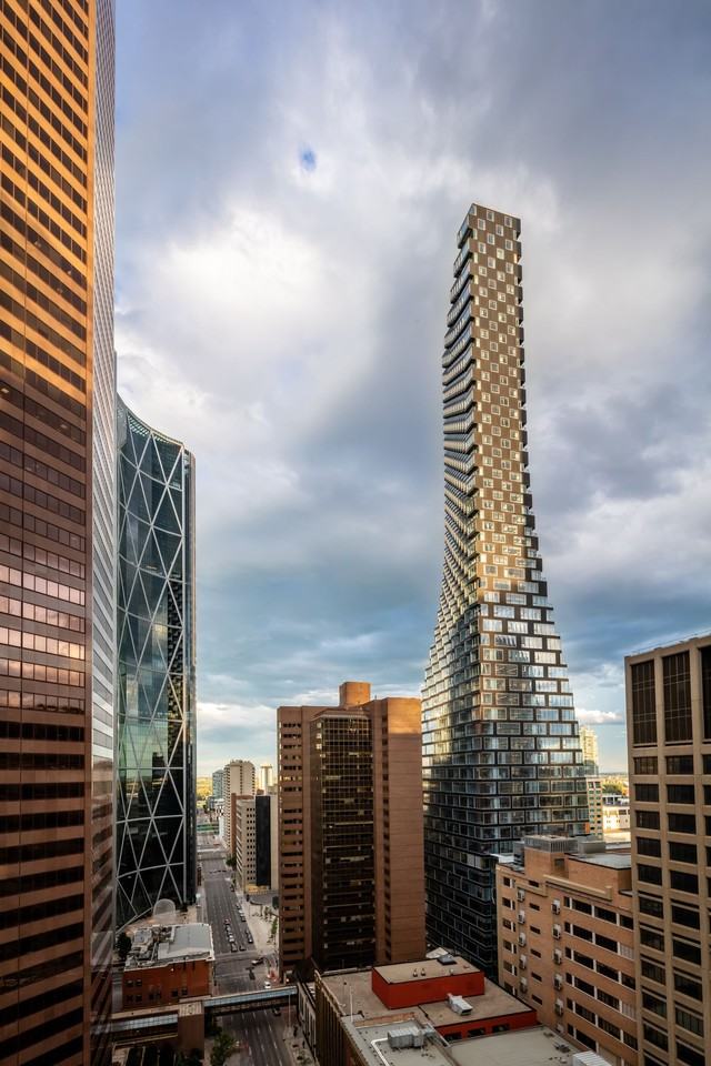 Calgary House - Photo 4 of 39