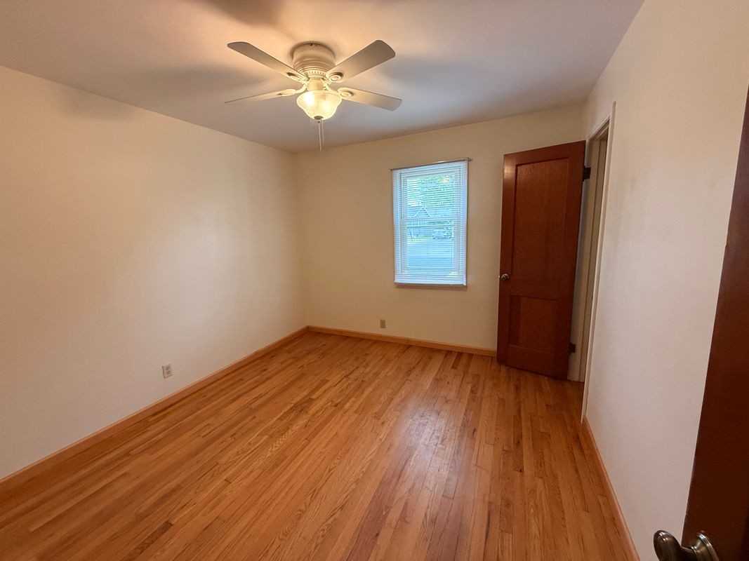 119 Gale Ave - Photo 4 of 7