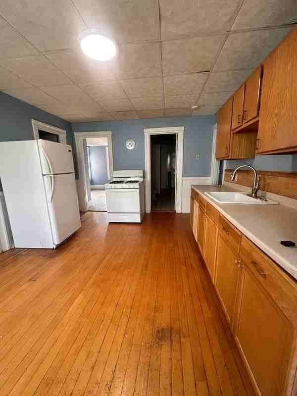 144 Elm St - Photo 5 of 17