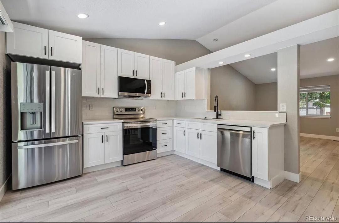 12245 Grape St - Photo 4 of 16