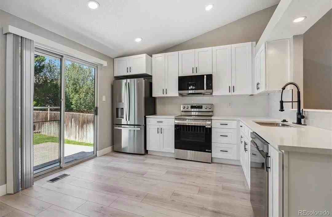 12245 Grape St - Photo 5 of 16