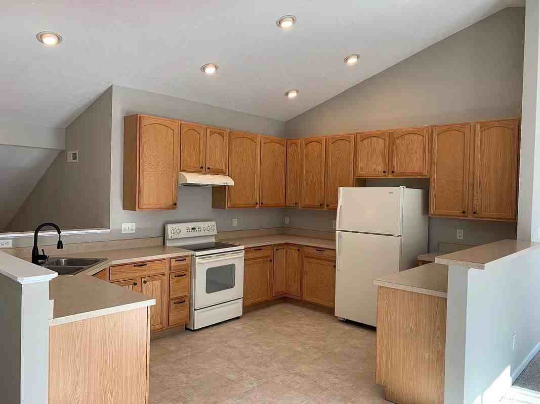 3857 Thorngate Dr - Photo 5 of 16