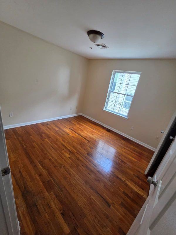 128 Osborne Ter - Photo 5 of 11