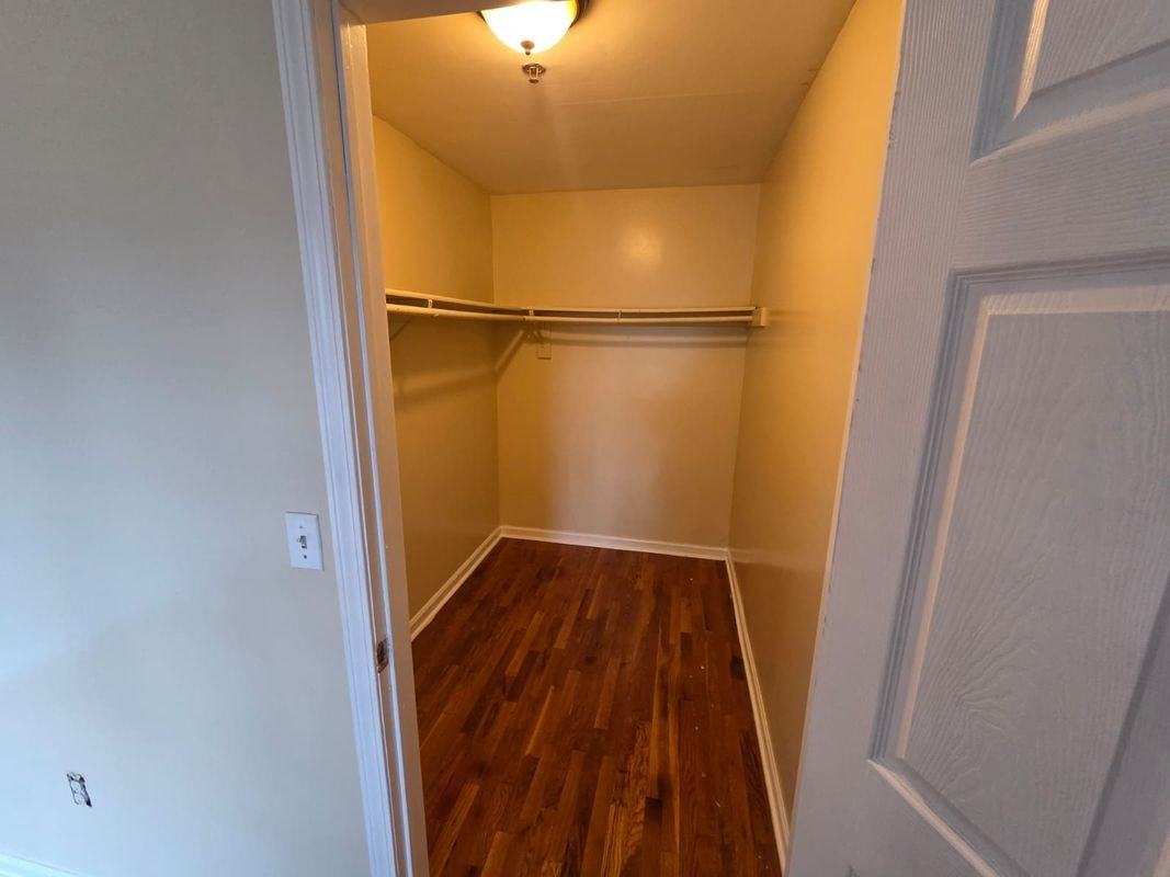 128 Osborne Ter - Photo 7 of 11