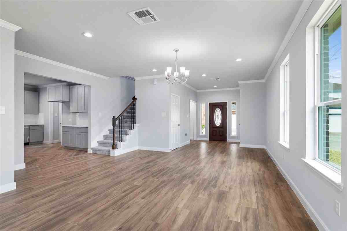 7655 Ameswood Rd - Photo 4 of 29
