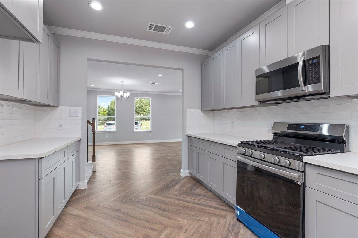 7655 Ameswood Rd - Photo 6 of 29