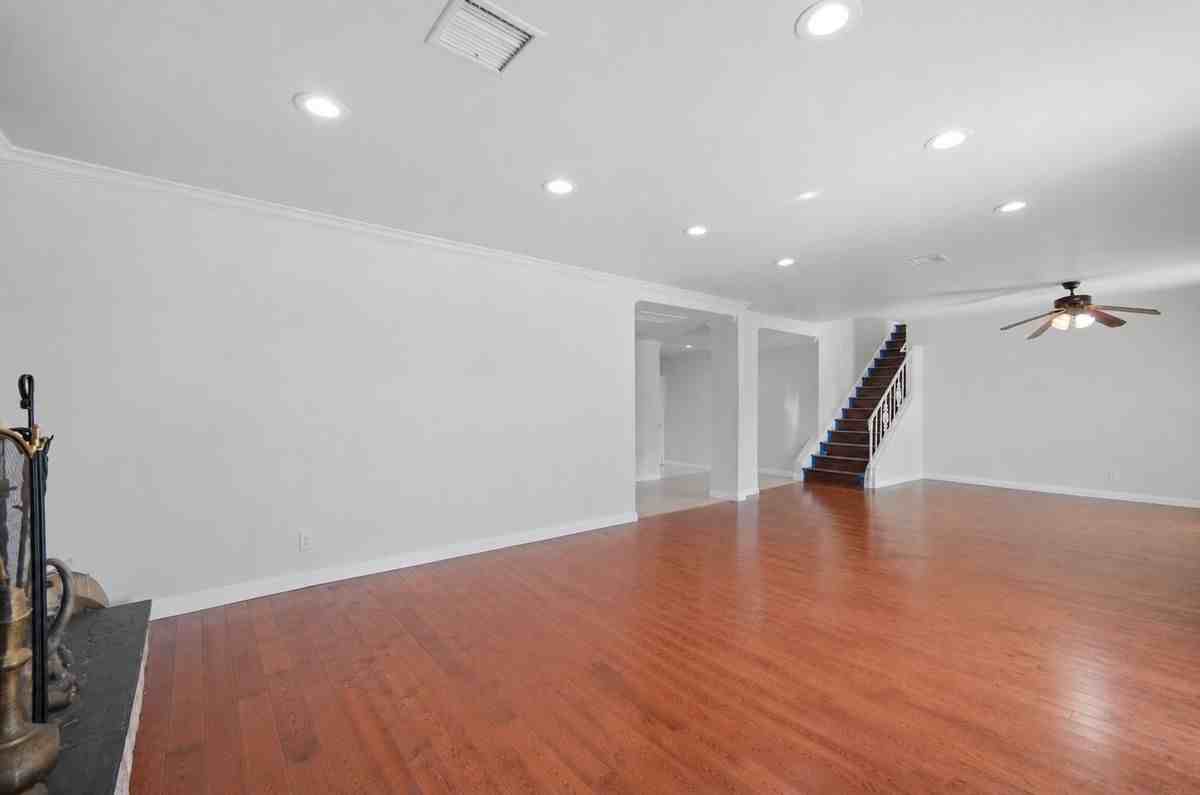 18930 Cantara St - Photo 2 of 32