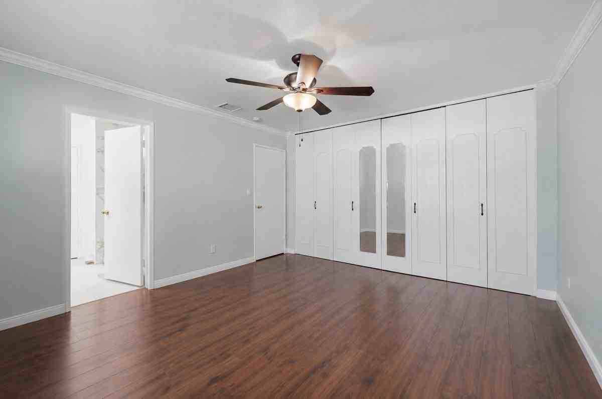18930 Cantara St - Photo 5 of 32