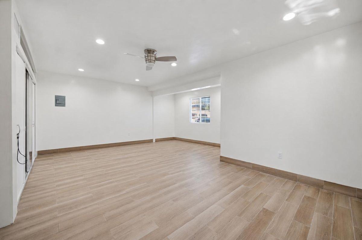 18930 Cantara St - Photo 6 of 32