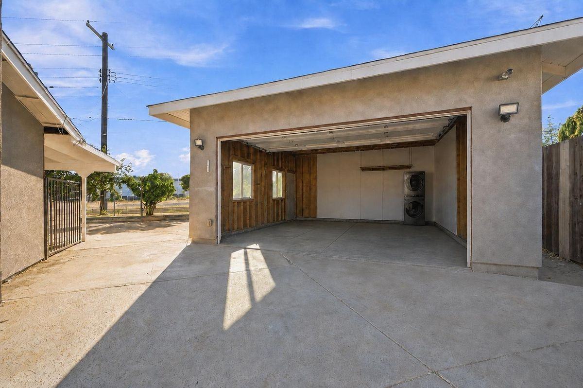 18930 Cantara St - Photo 7 of 32