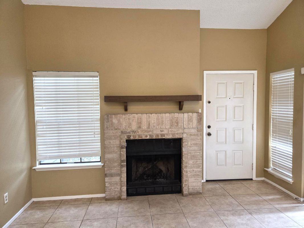 2611 Grants Lake Blvd - Photo 2 of 16