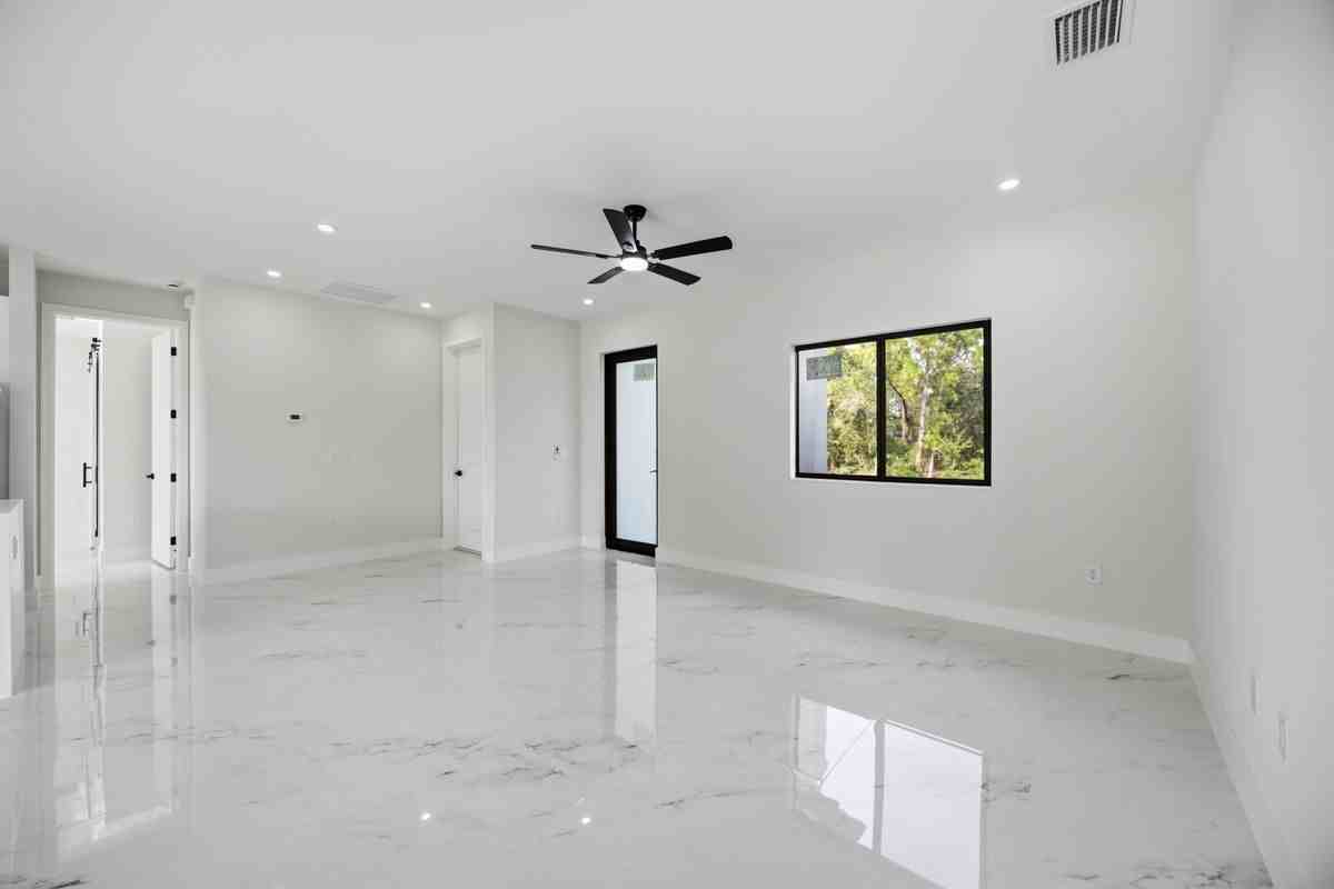 18356 Troon Ave - Photo 6 of 31