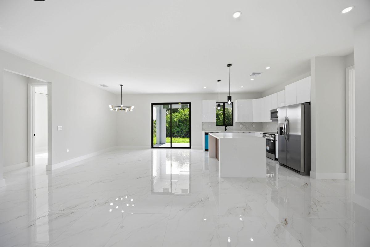 18348 Troon Ave - Photo 4 of 31