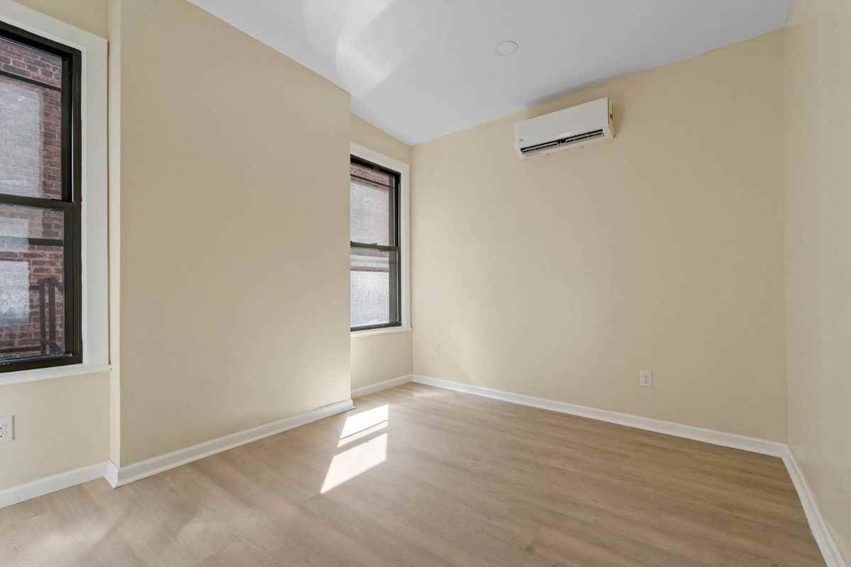 170 Washington Ave Apt 2a - Photo 2 of 7