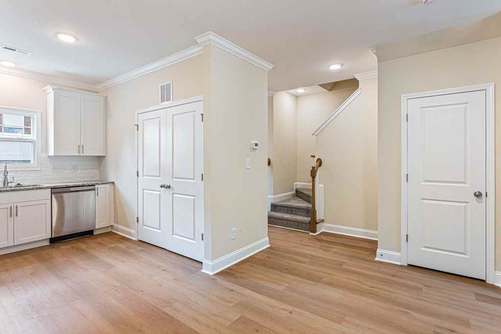 1628 MacIntosh Drive, Unit 1628 - Photo 7 of 12
