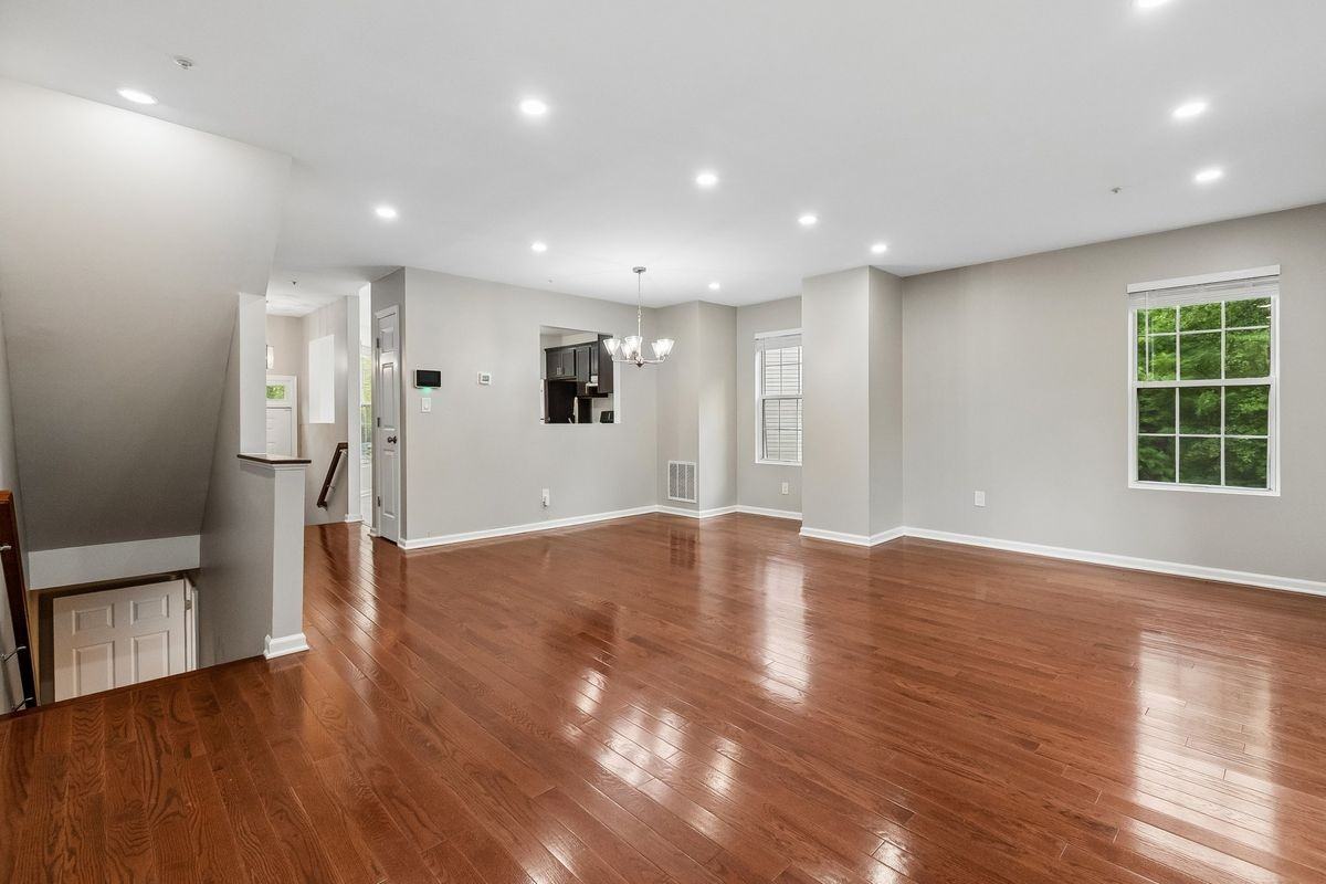 10737 Kitchener Ct - Photo 4 of 24