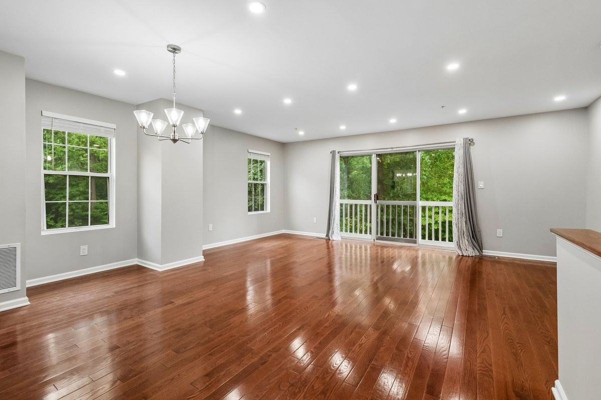 10737 Kitchener Ct - Photo 6 of 24