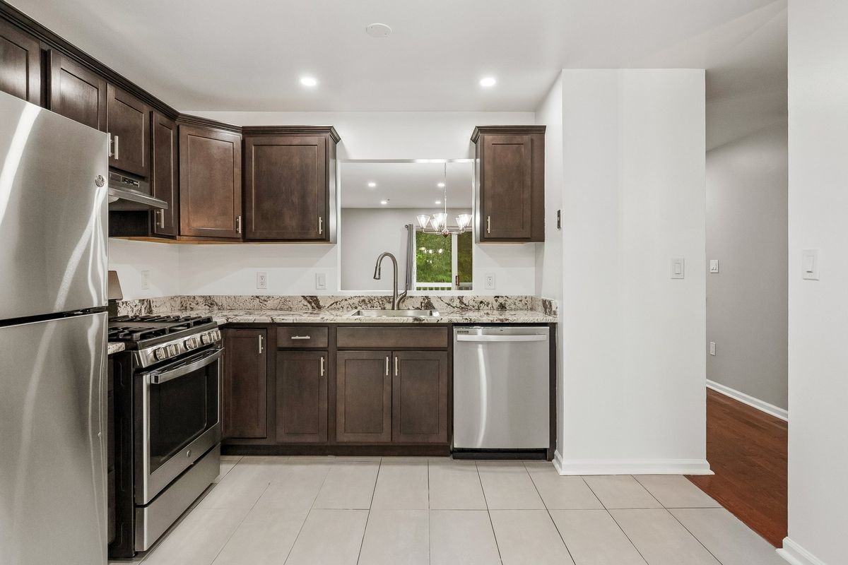 10737 Kitchener Ct - Photo 7 of 24
