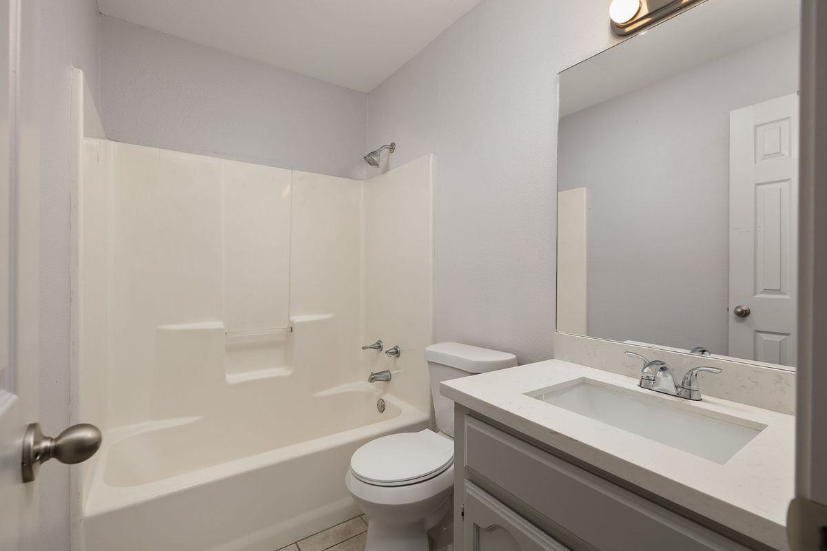 825 W 1st St ##4 - Photo 5 of 11