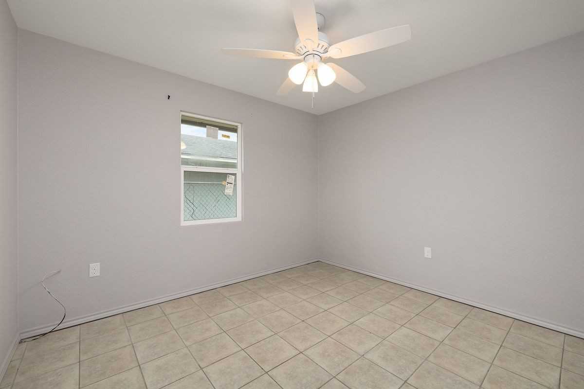 825 W 1st St ##4 - Photo 6 of 11