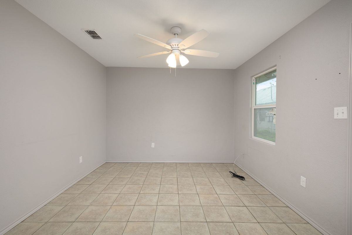 825 W 1st St ##4 - Photo 7 of 11