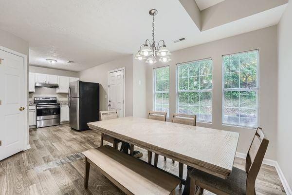 5485 Tunbridge Wells Rd - Photo 4 of 9
