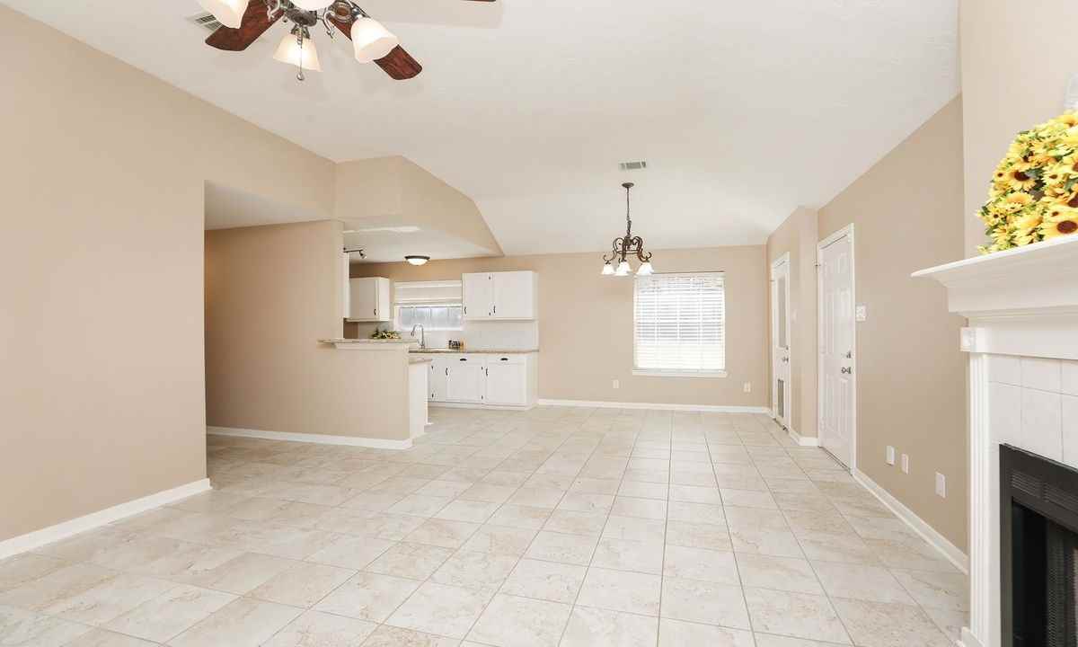 22407 Rainfern Dr - Photo 3 of 15