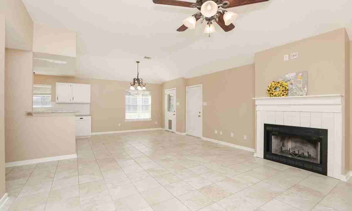 22407 Rainfern Dr - Photo 4 of 15