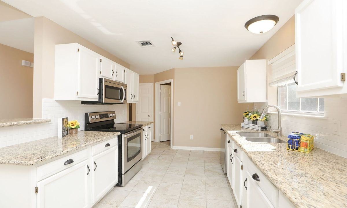 22407 Rainfern Dr - Photo 6 of 15