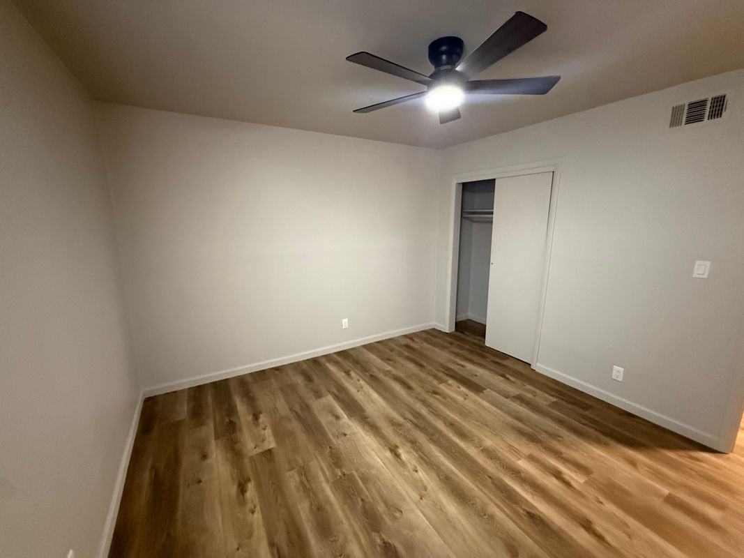 8136 Troost Ave - Photo 4 of 13
