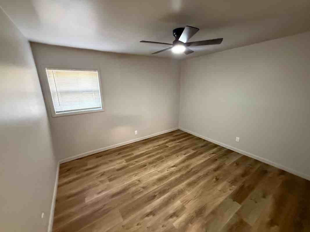 8136 Troost Ave - Photo 5 of 13