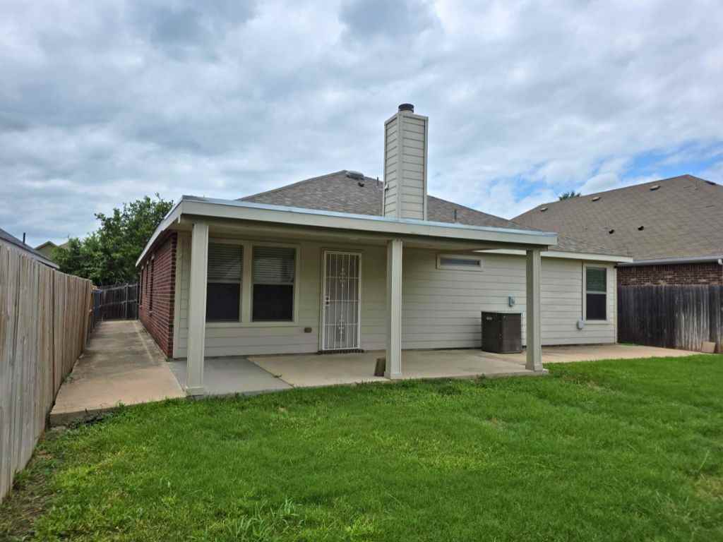 6320 Spring Ranch Dr - Photo 3 of 22