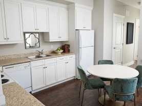 9193 Bathurst St #TOPFL - Photo 1 of 1