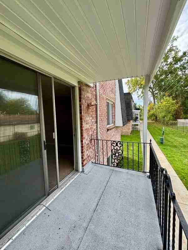 25 Losson Garden Dr ##03 - Photo 6 of 18