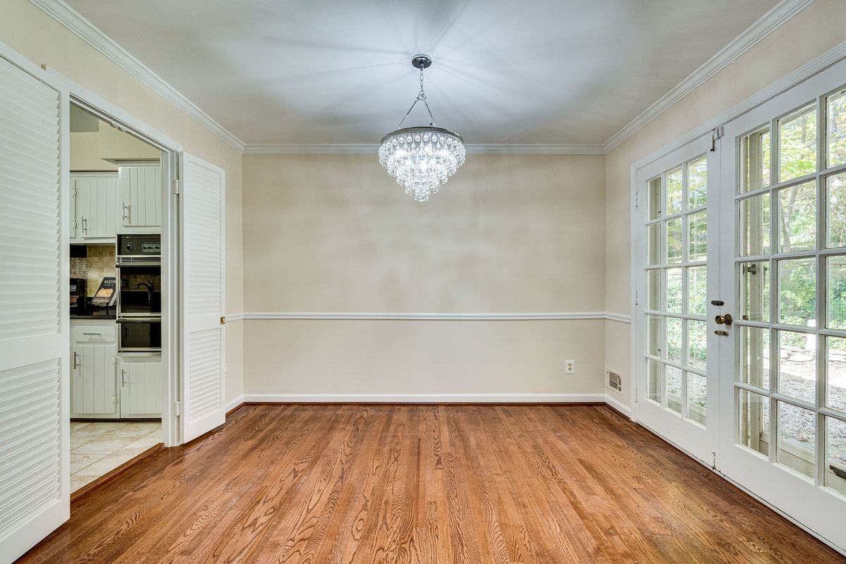 8204 Mockingbird Dr - Photo 4 of 9