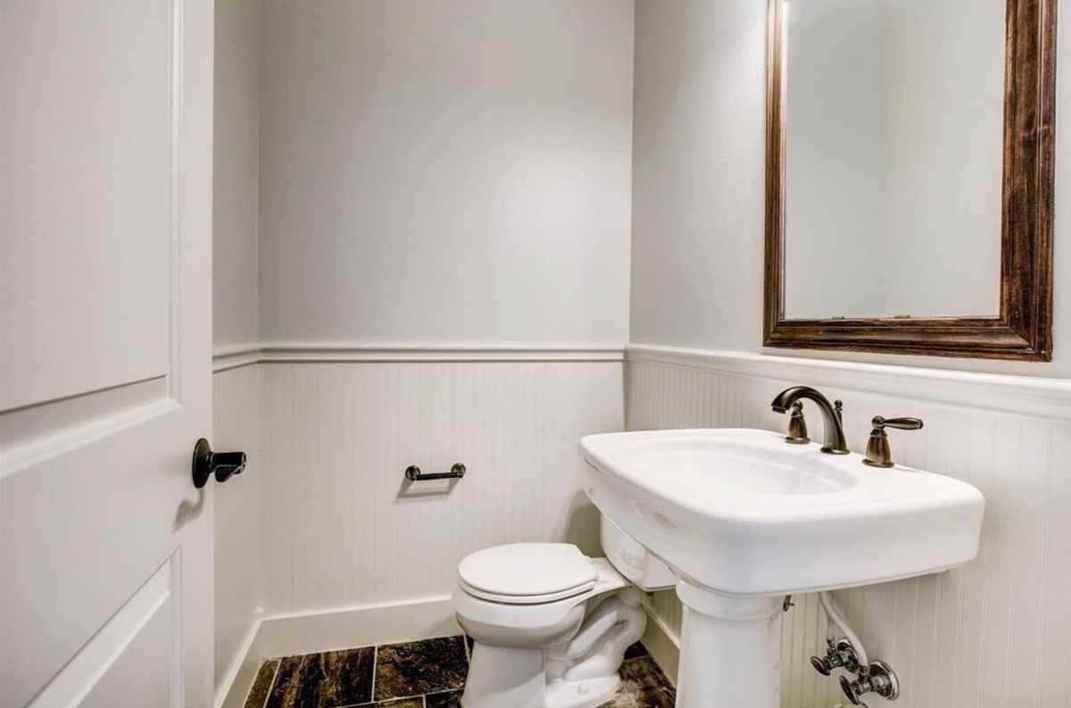 1411 W 22nd St - Photo 5 of 22