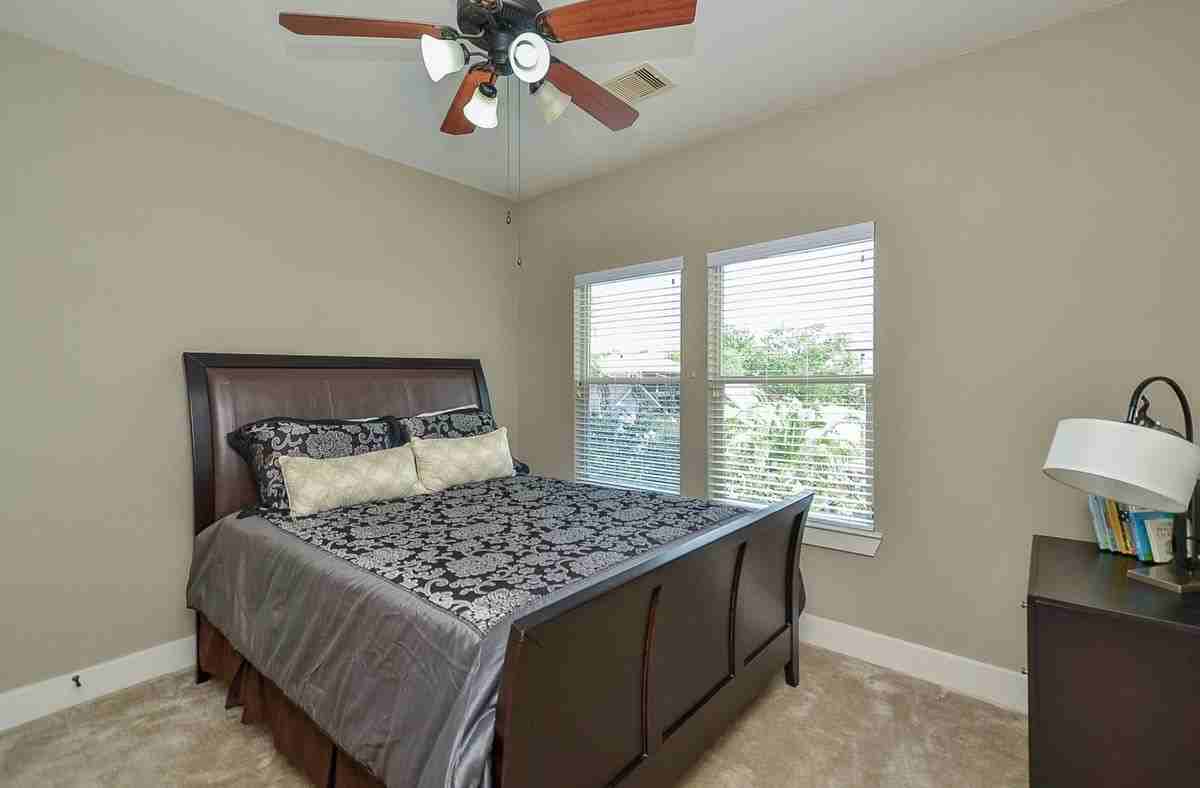 1411 W 22nd St - Photo 7 of 22