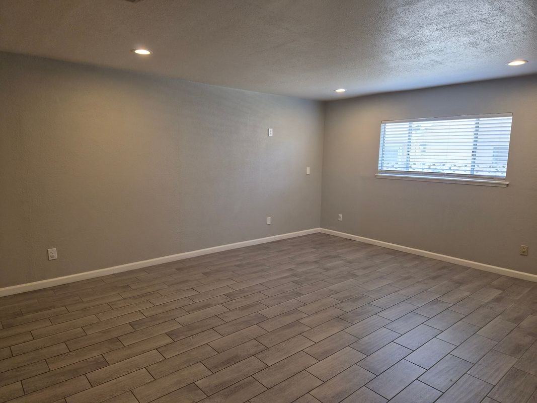 928 N Humboldt Ave - Photo 3 of 17