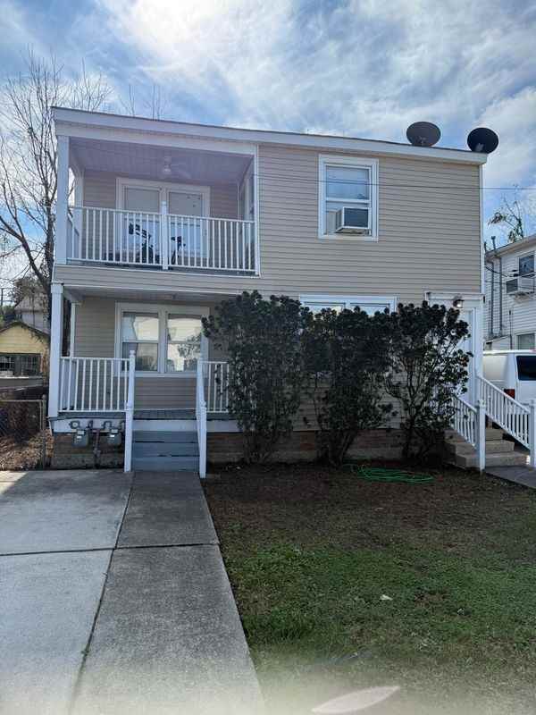 2134 Robin St - Photo 3 of 3