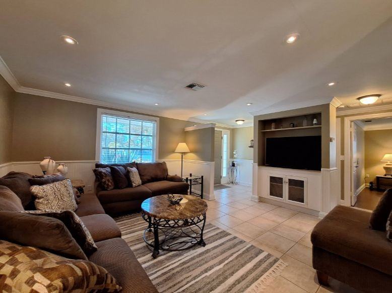 695 Alligator Dr - Photo 2 of 13