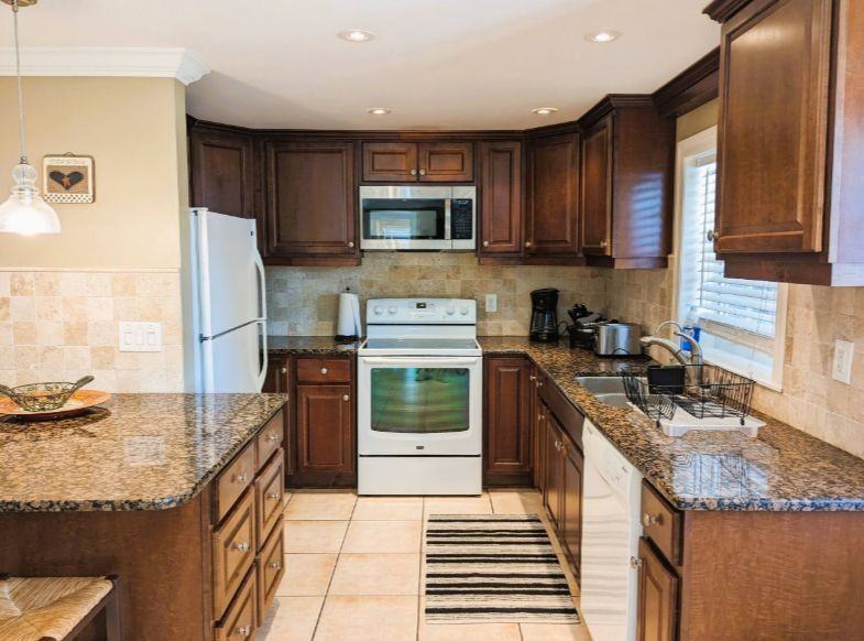 695 Alligator Dr - Photo 3 of 13