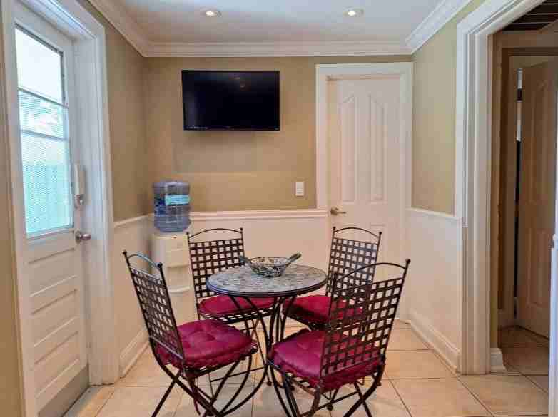 695 Alligator Dr - Photo 4 of 13