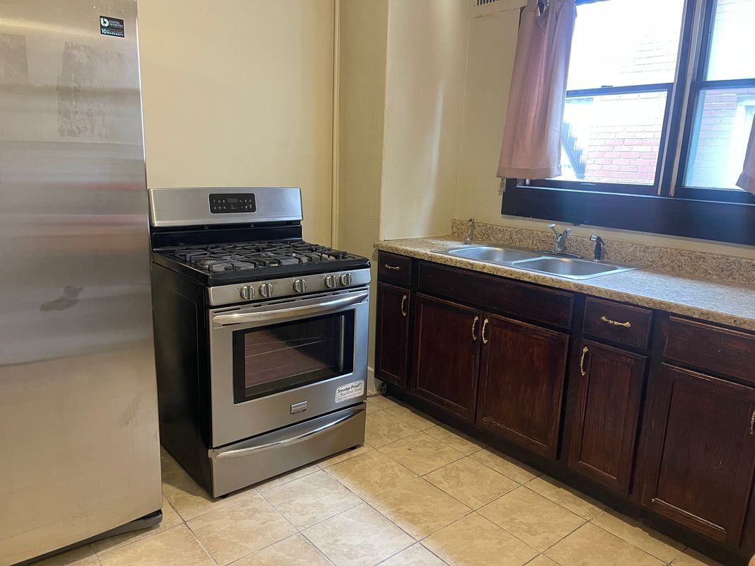 1321 Wareman Ave - Photo 3 of 5