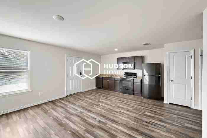 820 Hubert St #B - Photo 5 of 14