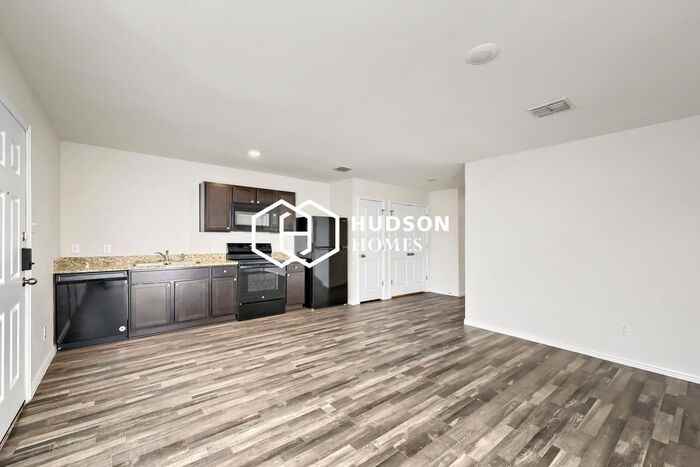 820 Hubert St #B - Photo 6 of 14