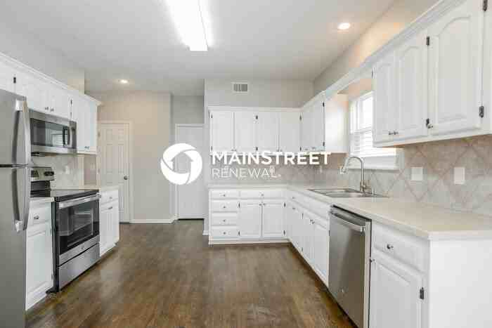 633 Se James Ct - Photo 6 of 18